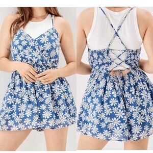 American Eagle Outfitters Short & Sweet Daisy Print Romper Lace-up Back sz S
